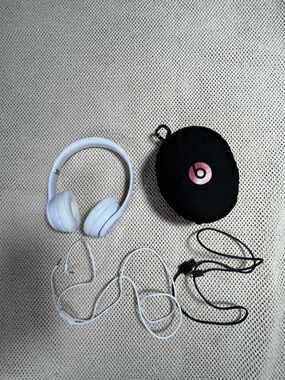 Beats Solo 3 white  wireless